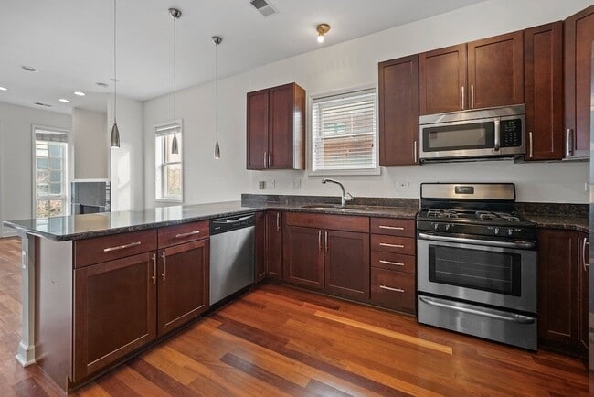Photo - 1314 N Wicker Park Ave (Chicago, IL) Apartment