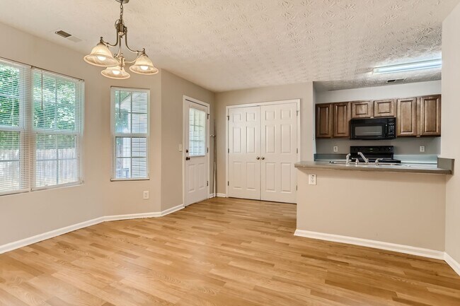 Building Photo - 2 Story Townhome - Housing Choice Accepted