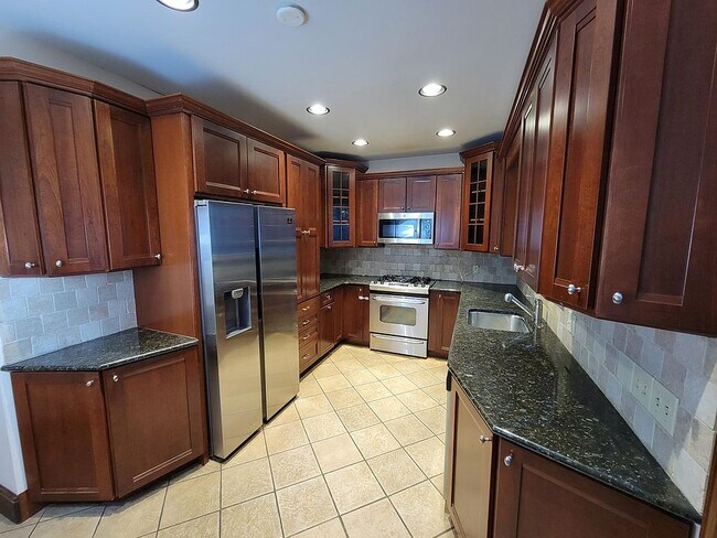 Building Photo - 162 Shurs Ln