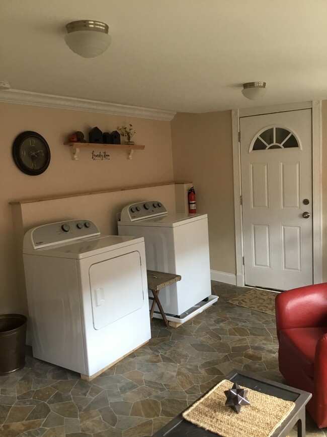 Lavadora/secadora incluida - 14 Maple St