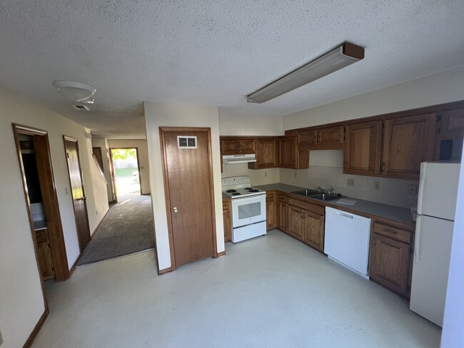 Kitchen - 102 N Park St
