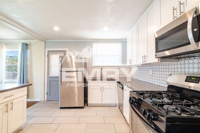 Upgraded 3 bed 1 bath unit in Los Angeles 90063 - Upgraded 3 bed 1 bath unit in Los Angeles 90063 House
