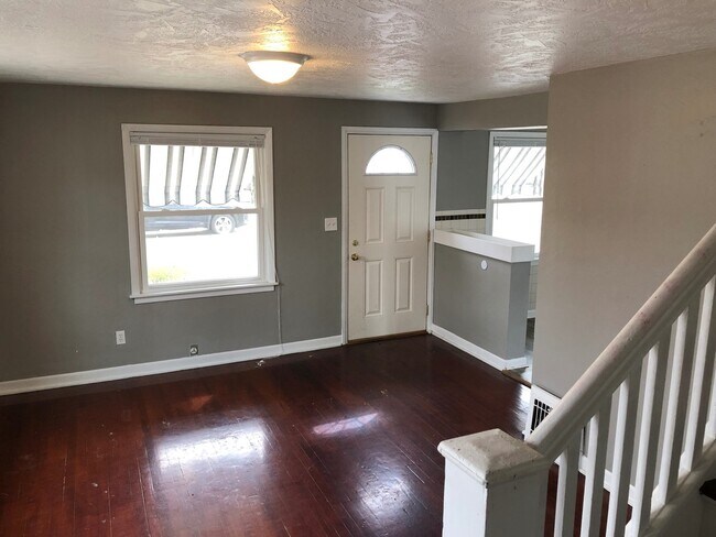 Building Photo - 3 bedroom house