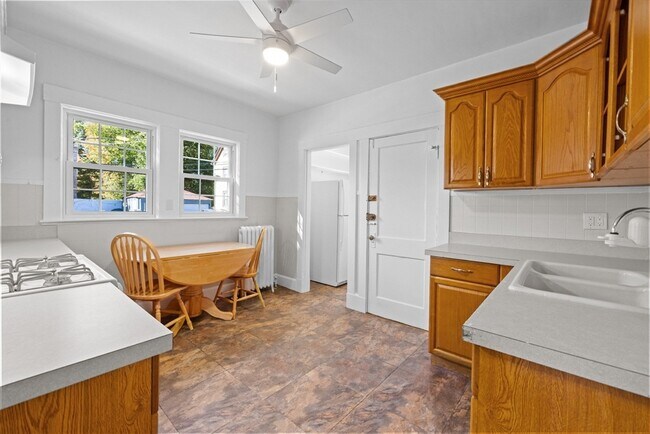 Building Photo - 19 Alabama St