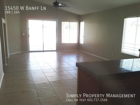 Foto del edificio - Spacious 3 Bedroom 2 Bathroom Home with Pool!