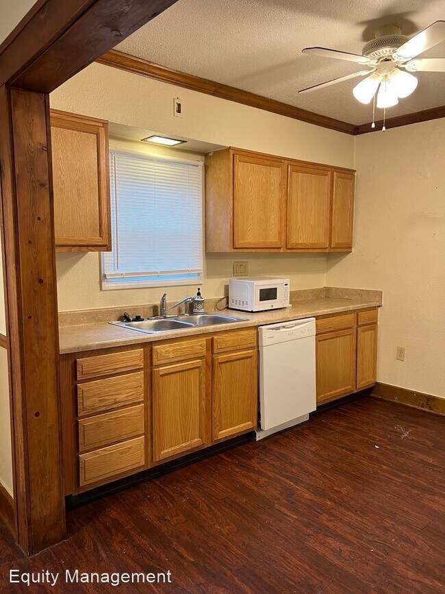 Building Photo - 4 br, 1 bath House - 833 Lawrence