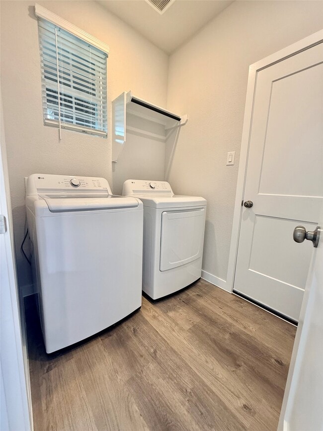 Foto del edificio - 4015 Crowning Ct