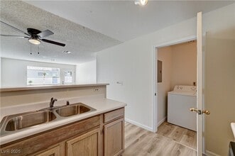 Building Photo - 2040 Willowbury Dr