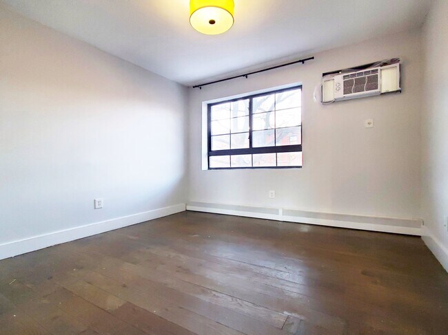 Building Photo - 805 Marcy Ave