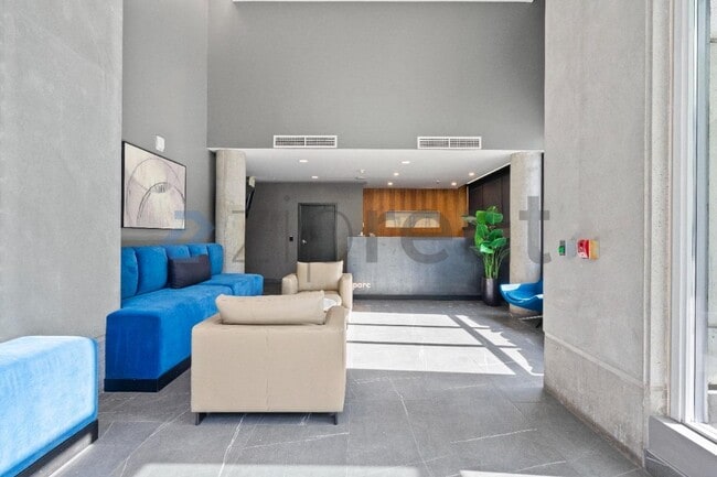 Building Photo - 81 Clay St