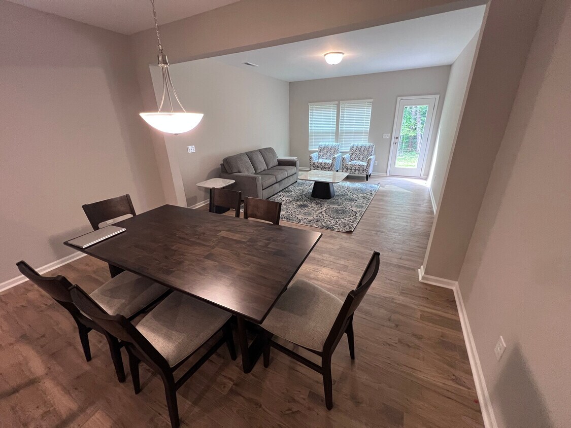 Foto principal - Room in Townhome on Reeves St