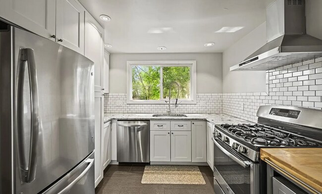 Foto del edificio - 5355 S Windermere St