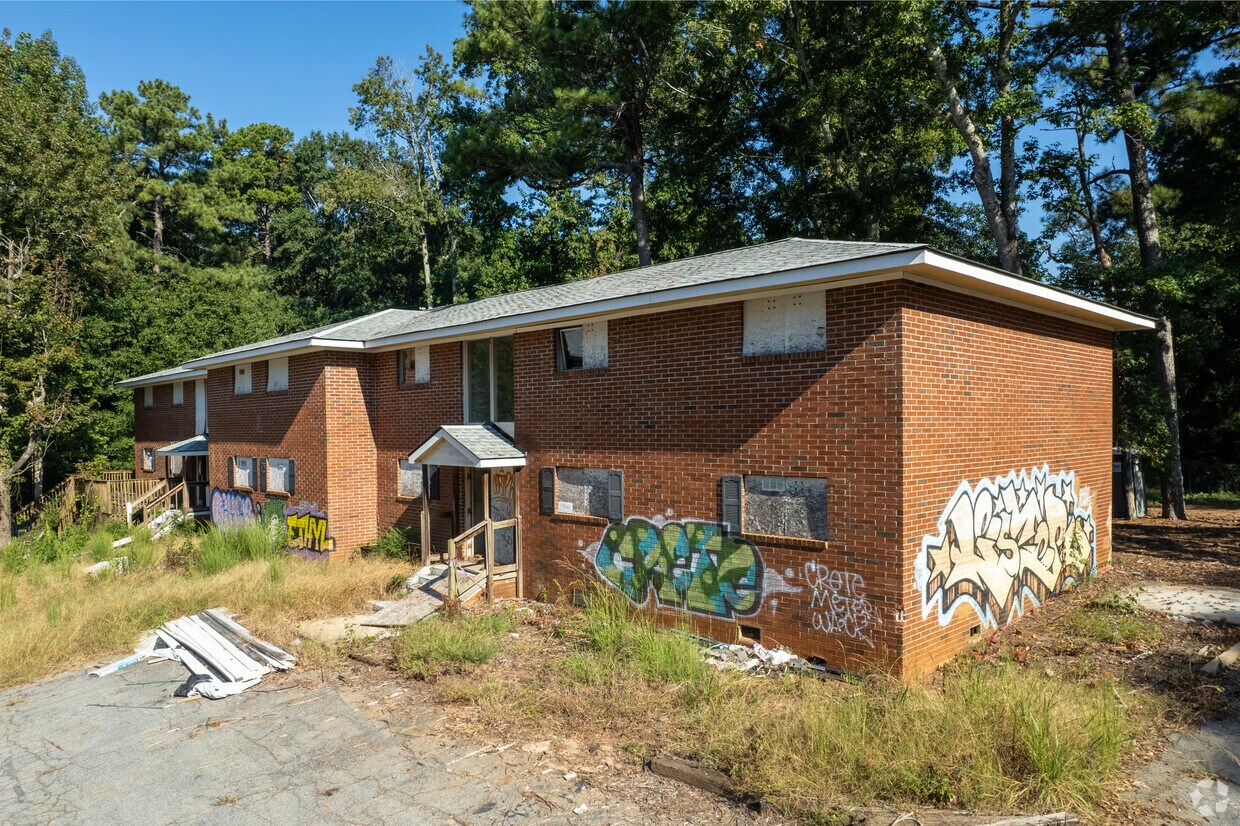 Blue Sky Condominiums Apartments in Atlanta, GA