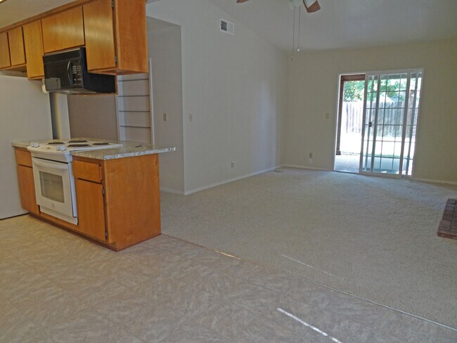 Building Photo - Great house for rent in North Highlands