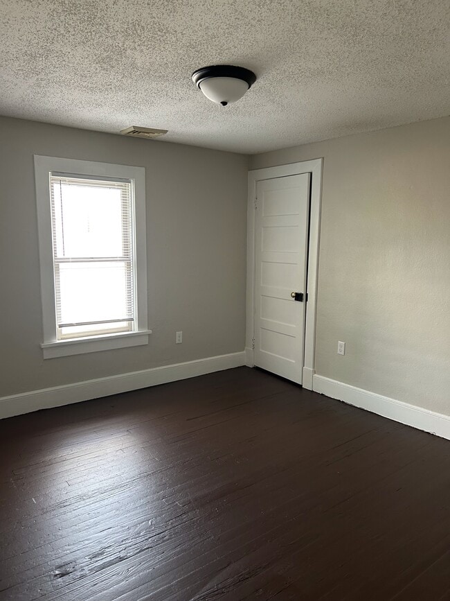 Building Photo - 211 Sharp St