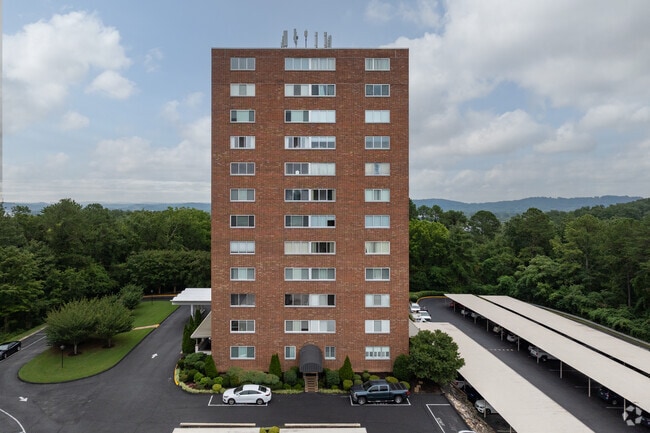 Building Photo - Continental Tower