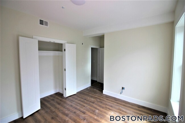 Foto del edificio - 843 Columbia Rd