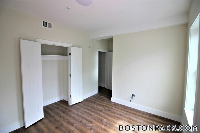 Building Photo - 843 Columbia Rd