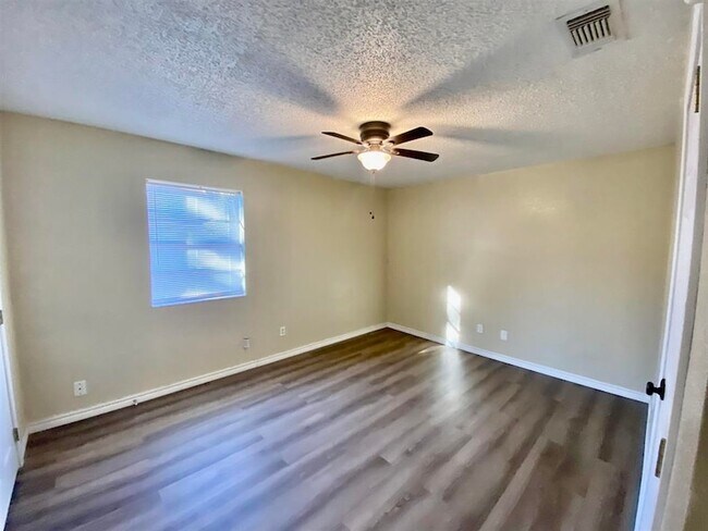 Foto del edificio - 6801 Camden Ln