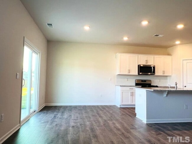 Foto del edificio - 5 Bedroom Single Family - Fuquay Varina