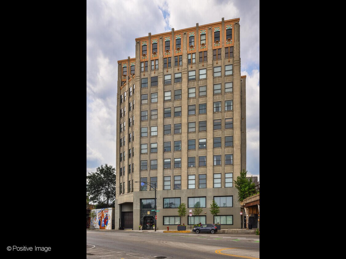 Foto principal - 1550 S Blue Island Ave