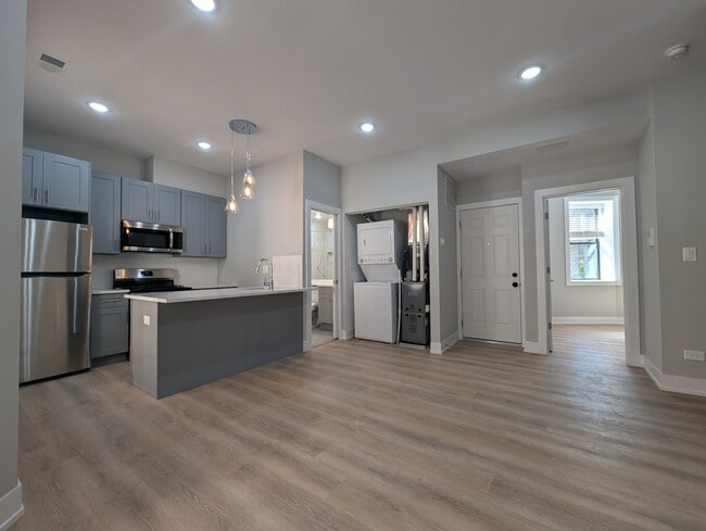 Building Photo - 442 W Belden Ave