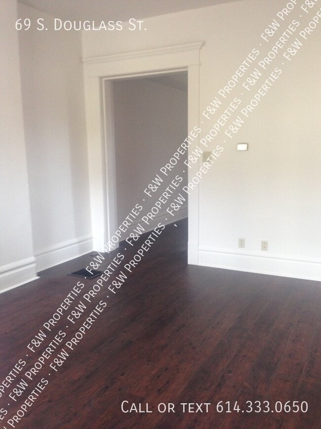 Building Photo - 69 S Douglass St