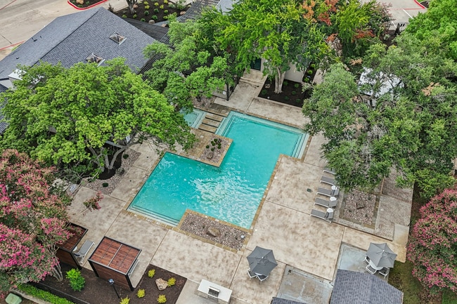 Building Photo - The Monte