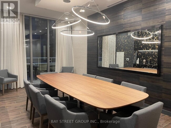 Photo du bâtiment - 70 Annie Craig Dr