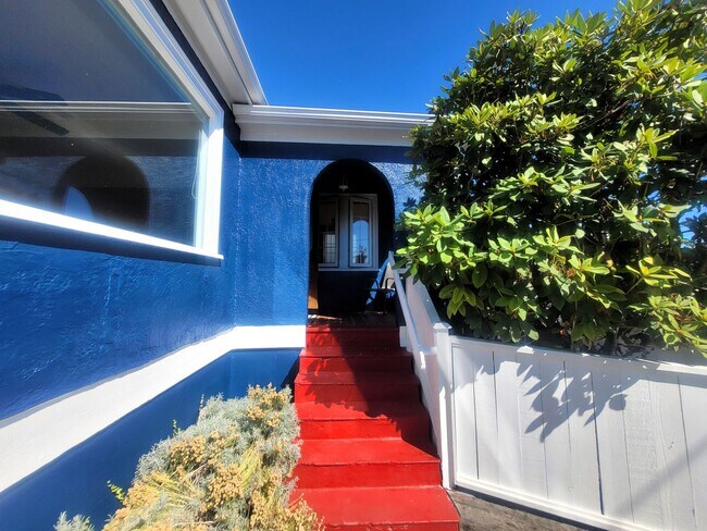 Building Photo - 2210 Eldridge Ave