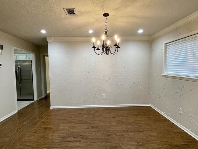 Building Photo - 1814 Medina Dr