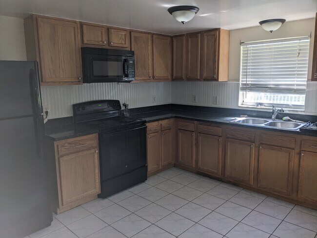 Kitchen - 5417 Lemon St