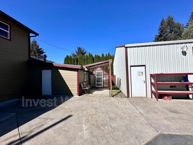 Building Photo - 1035 I St