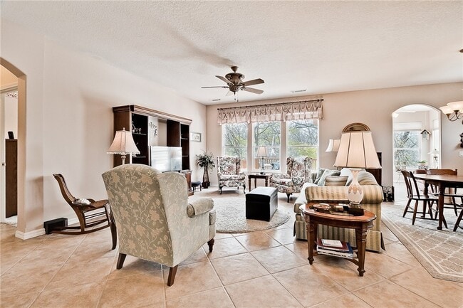 Foto del edificio - 15 Glenbrook Ln