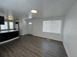 Building Photo - 2717 W Regan Ave