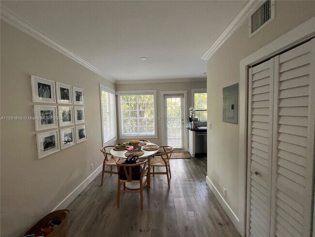 Photo - 15 Madeira Ave House