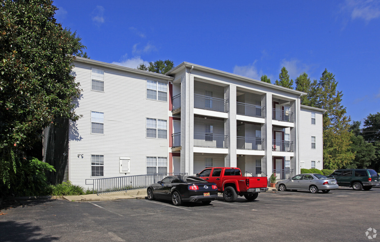 Foto del edificio - University Center Apartments