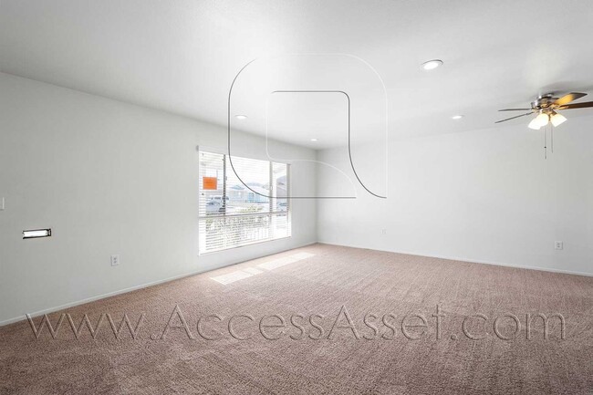 Building Photo - Beautifully Single-Story 2 Bed/1 Bath Home...