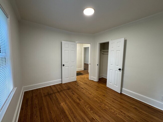 Foto del edificio - 2bed/1bath w/ detached garage!