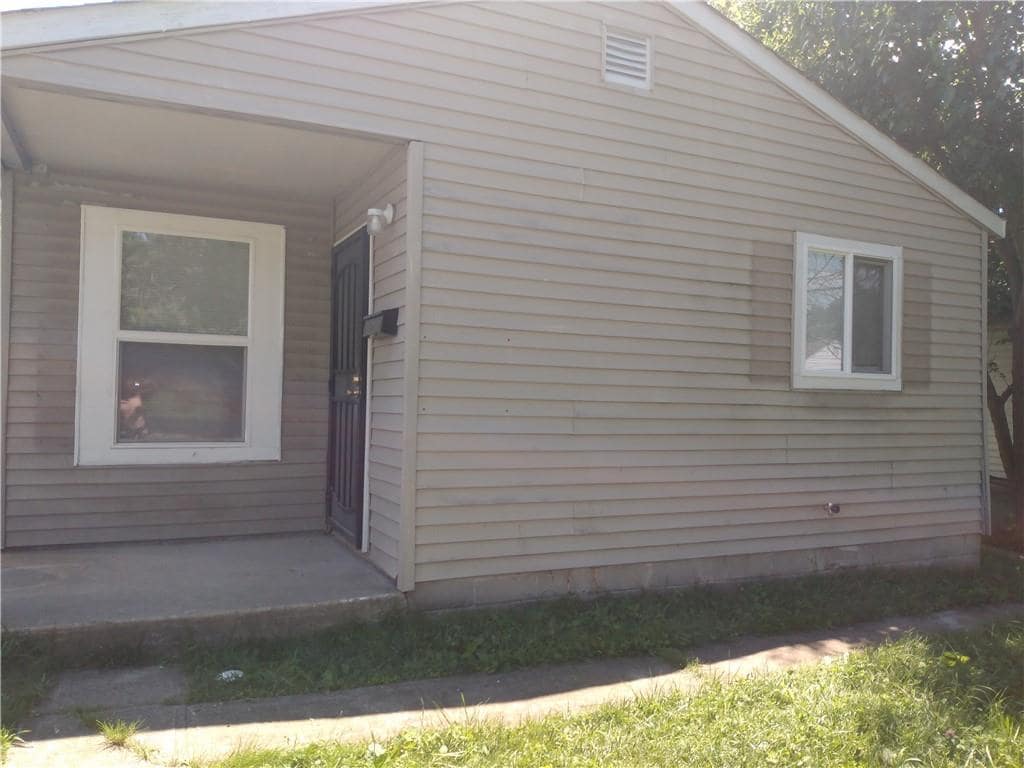 Primary Photo - 2855 N Gladstone Ave