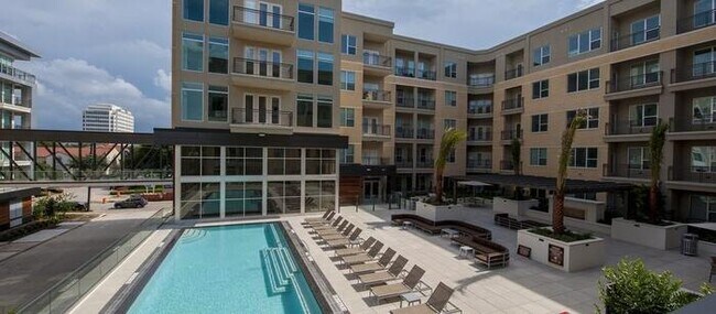 Building Photo - 2119 Westheimer Rd