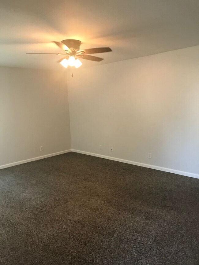 Building Photo - 2 Bedroom, 2 Bath Single Family Home in Cl...