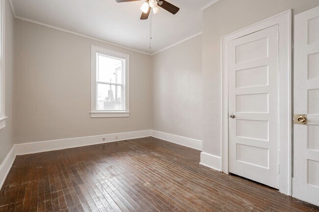 Building Photo - Charming 1 Bedroom Apartment - Section 8 A...