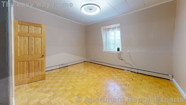 Foto del edificio - 49 Glenwood Rd