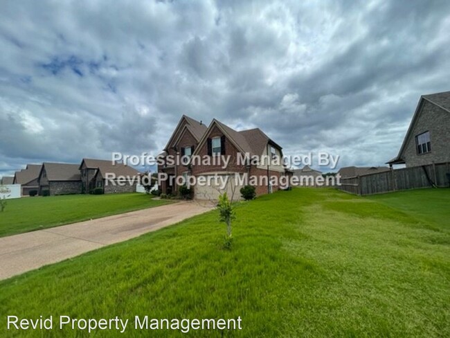 Building Photo - 4 br, 2.5 bath House - 2186 N. Forest Hill...