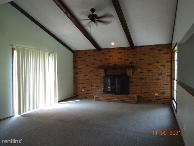 Building Photo - 3 br, 2 bath House - 76 Holiday Dr