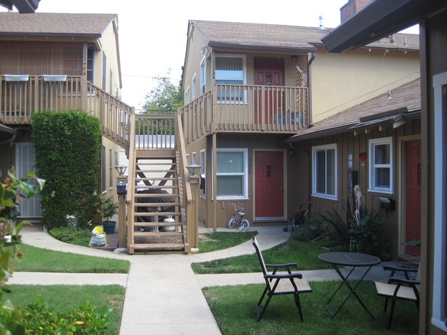 TOP unit - 5338 1/2 Ben Ave (Los Angeles, CA) Apartments