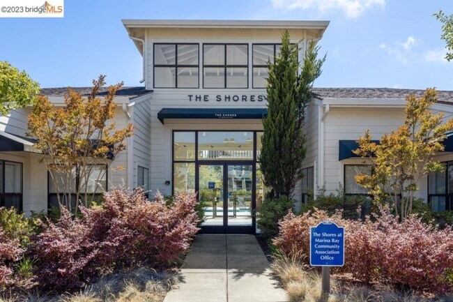 Foto del edificio - 94 Shoreline Ct