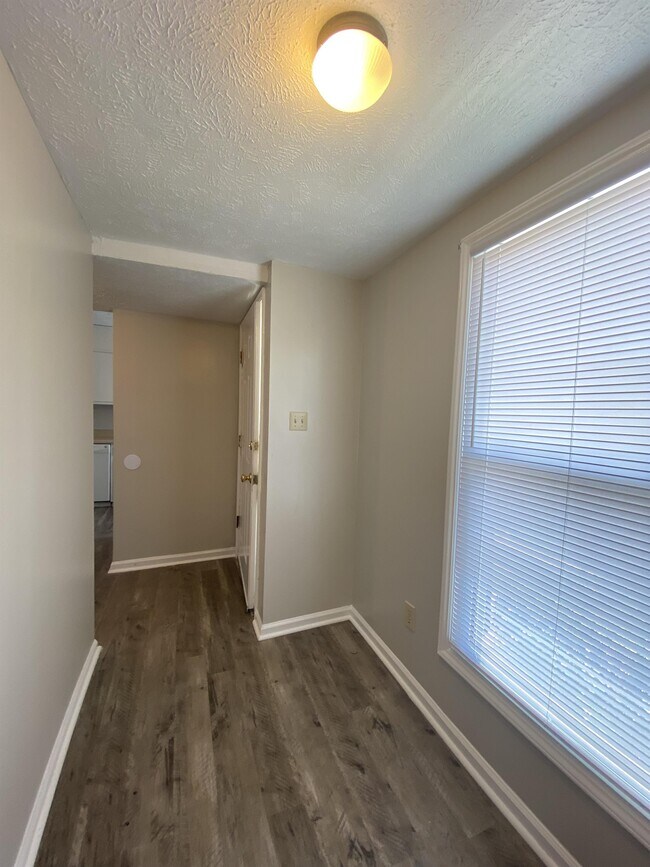 Building Photo - 424 Kirkcaldy Ct