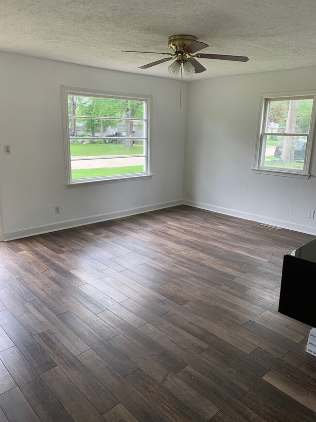 Building Photo - 1303 Catalina Rd